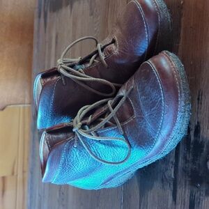 Chinook Andina Chukka Boot. Sz 8. Crepe Sole. Nice Condition!